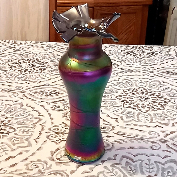 Unique Bohemian iridescent signed vase - Picture 1 of 4